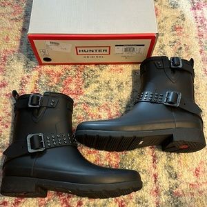 NWT Hunter Refined Stud Biker Short Boot in Black!